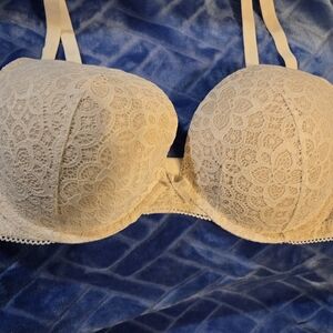 Victoria's Secret Lace Bra in Cream